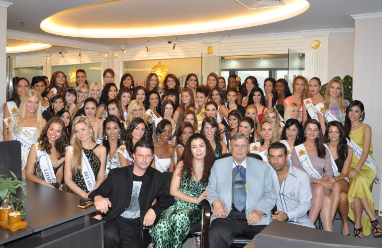 KRALİÇELER YETİM KALDI KRALİÇELER YETİM KALDI