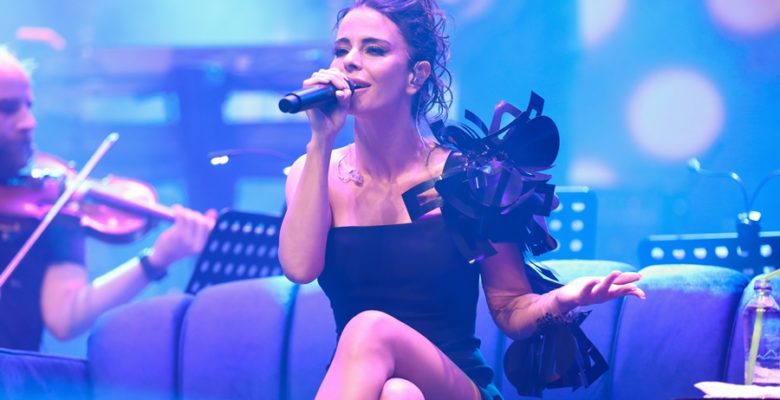 Güzel sanatçı Simge “Şampiyonlar Liginde”