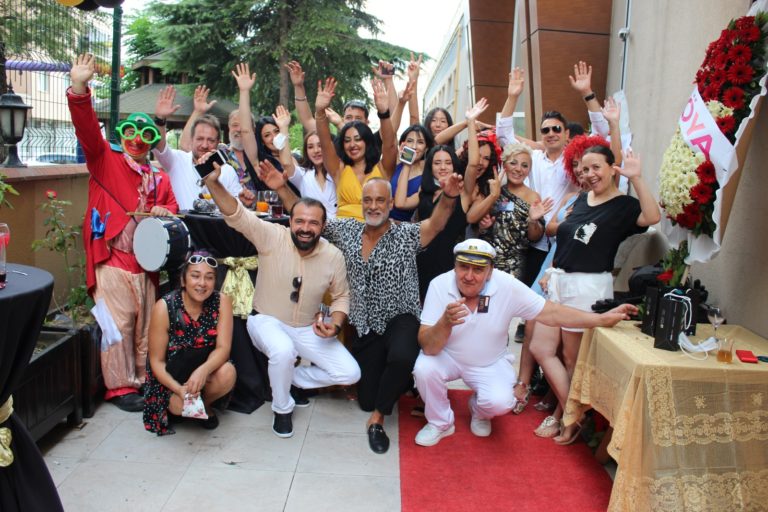 Ünlüler SEWAJ’ın Açılışında Buluştular… Ünlüler SEWAJ’ın Açılışında Buluştular…