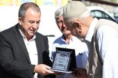 96 yaşındaki zeytinciye onur plaketi