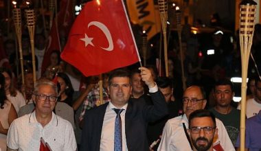 Edremit’te 100. Yıl fener alayı