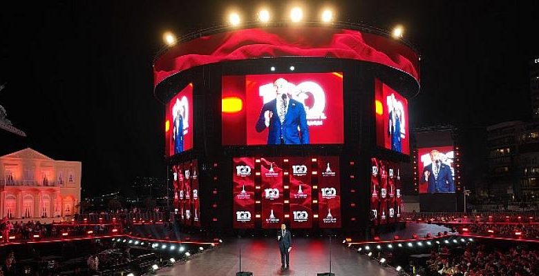 İzmir’in kurtuluşu dev sahnede