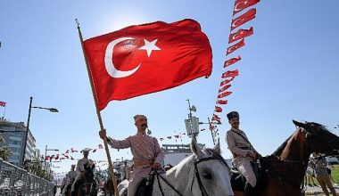 Kurtuluşun 100. yılında hava gösterileri nefes kesti