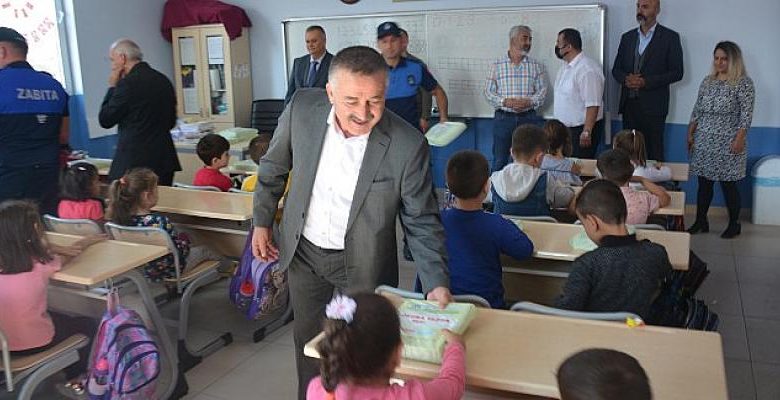 Mehmed Amcalarından Ilgazlı Çocuklara Okuma Yazma Seti