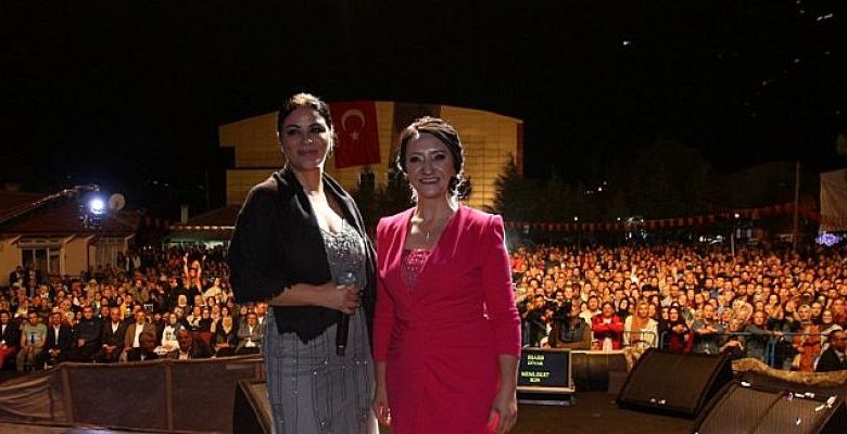 Pazaryeri Belediyesi, ilçenin düşman işgalinden kurtuluşunun 100. yılı dolayısıyla düzenlediği programla müzik dolu bir geceye imza attı