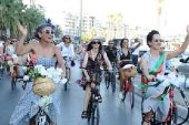 Süslü Kadınlar Karşıyaka’da Pedalladı