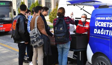 ABB’den üniversite öğrencilerine sıcak yemek ikramı