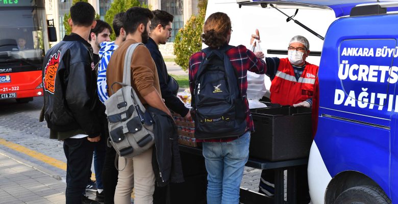 ABB’den üniversite öğrencilerine sıcak yemek ikramı