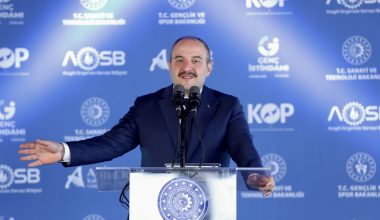 Bakan Varank: “İzmir’de yılda 2 bin megavatın üzerinde fotovoltaik güneş paneli üretecek”