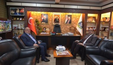 Bakan Yardımcısı Kalaycı’dan Başkan Çöl’e ziyaret Bakan Yardımcısı Kalaycı’dan Başkan Çöl’e ziyaret