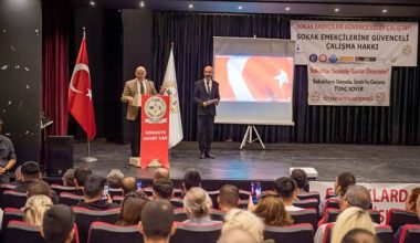 Başkan Soyer, Sokak Emekçileri ve Güvencesiz Çalıştayı’na katıldı