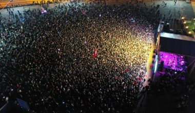 Cengiz Kurtoğlu, Rize’de sahne aldı