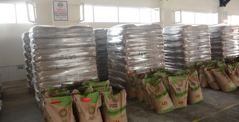 Dinar’da çiftçilere 78 ton buğday tohumu dağıtıldı