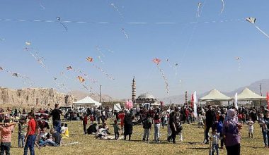 Dünya Çocuk Gününde uçurtma şenliği düzenlendi