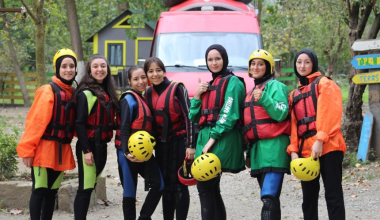 Esenler’den gençlere Melen Çayı’nda rafting etkinliği