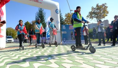 Eskişehir’de “Cumhuriyet Bisiklet ve Scooter Turu” düzenlendi