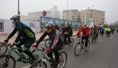 İzmit’te pedallar Cumhuriyetin 99. yılı için çevrildi