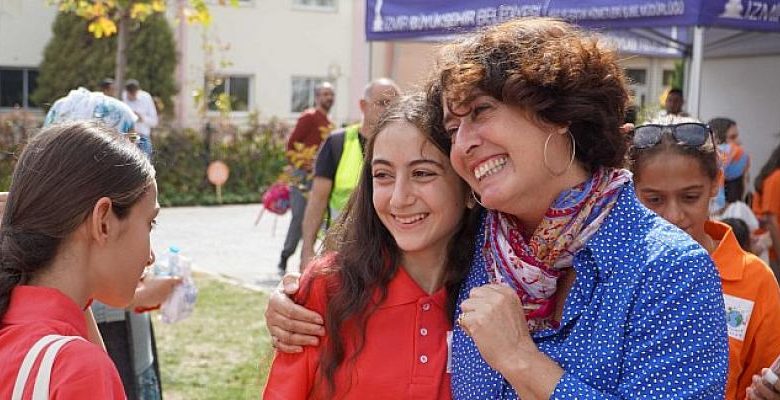 Kadın Dostu Kent İzmir’de kız çocuklarına coşkulu kutlama