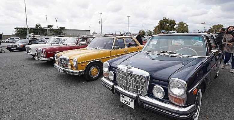 Klasik Otomobil Tutkunları Üsküdar’da Buluştu