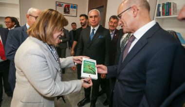 Mehmet Şimşek, Prof. Dr. Aziz Sancar Eğitim ve Sanat Merkezi’ni ziyaret etti
