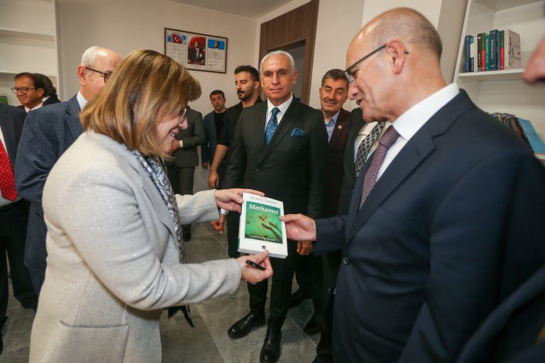 Mehmet Şimşek, Prof. Dr. Aziz Sancar Eğitim ve Sanat Merkezi’ni ziyaret etti