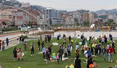 Rize’den engelli çocuklara uçurtma şenliği