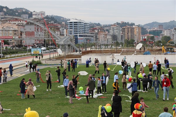 Rize’den engelli çocuklara uçurtma şenliği