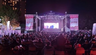 Yeşilçam’ın Sultanı Türkan Şoray AKM Türk Telekom Lounge’ta hayranlarıyla buluşuyor
