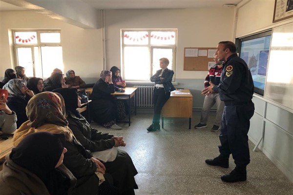 Afyonkarahisar’da “En İyi Narkotik Polisi Anne” projesi semineri verildi