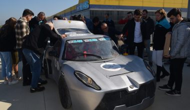 Ayvaz’ın elektrikli otomobili Yorglass’ın Bolu fabrikasında sergilendi