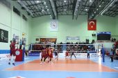 Başkan Büyükkılıç, Develi Belediyespor takımına tribünden izleyerek destek verdi