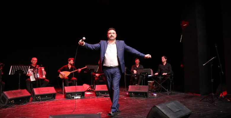 Bursa Belediyesi Türk Halk Müziği Bölümü sezonun ilk solo konserini gerçekleştirdi