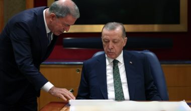 Cumhurbaşkanı Erdoğan, Pençe Kılıç Hava Harekatı’nın başlatılması talimatını verdi
