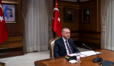 Cumhurbaşkanı Erdoğan’dan iş insanı Evyap’ın ailesine taziye telefonu