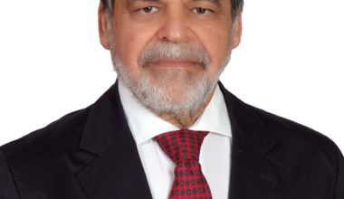 Gazeteci, şair Kemal Aslan güftelerini “Sesini Arayan Şarkılar” kitabında topladı