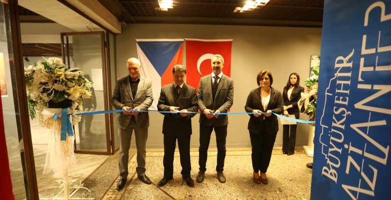 Gaziantep’te “Çağdaş Fotoğrafta Bilim, Seyahat ve Doğa Sergisi” açıldı