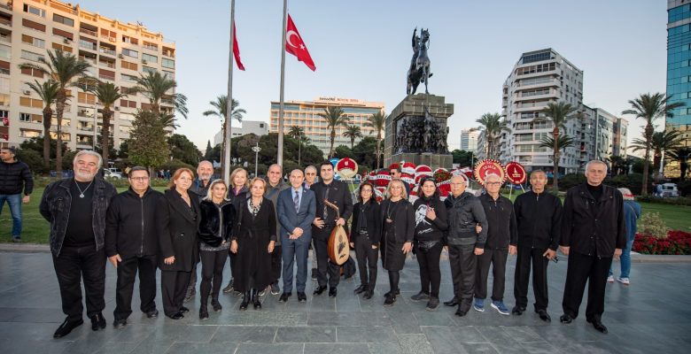 İzmir, Ata’ya saygı için yürüdü