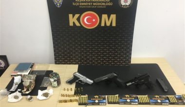 Keşan’da bir evde silah ve uyuşturucu ele geçirildi