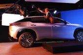 Lexus, Black Panther: Yaşasın Wakanda galasını yeni RZ 450e ile elektriklendirdi