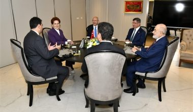 Liderler Zirvesi, Demokrat Parti’de toplandı Liderler Zirvesi, Demokrat Parti’de toplandı