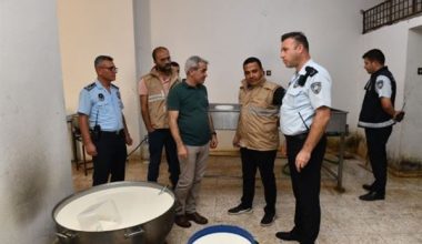 Mersin’de kaçak peynir imalathanesine inceleme