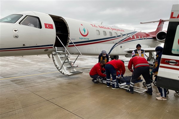 Rize’den uçak ambulansla İstanbul’a hasta sevk edildi