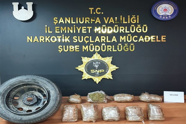 Şanlıurfa’da bir aracın stepnesinde 5 kilo 550 gram skunk ele geçirildi
