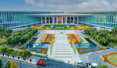 Xi: “Yol ayaklarınızın altında uzanırken, ışık ileriyi aydınlatır”