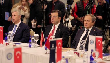 11 büyükşehir belediye başkanı Konya’da buluştu