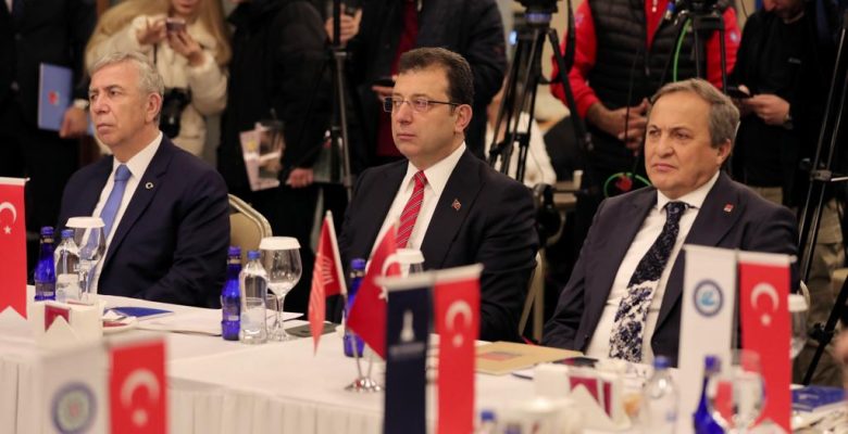 11 büyükşehir belediye başkanı Konya’da buluştu