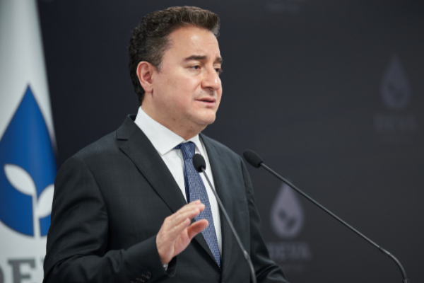 Babacan: “Hükümet giderayak paniğe girdi”