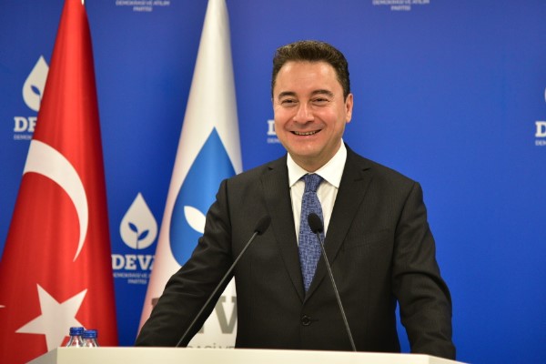 Babacan: “Kürt sorunu var ve çözümü eşit vatandaşlıktan geçiyor”