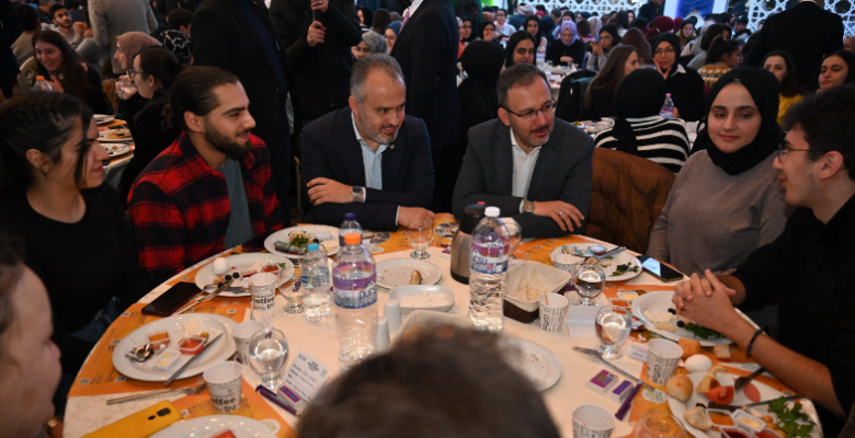 Bakan Kasapoğlu ve Başkan Aktaş gençlerle buluştu