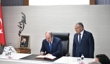 Bakan Varank’tan Başkan Büyükkılıç’a ziyaret